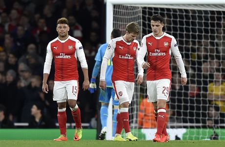 Fotbalisté Arsenalu opt odcházeli ze hit se sklopenými hlavami.