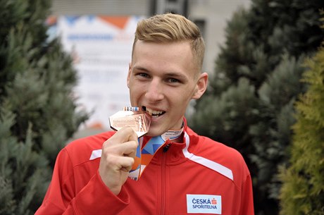 Filip Sasínek v Blehrad s bronzovou medailí ze závodu na 1500 metr na...