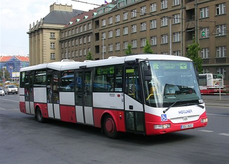 Charakteristický ásten nízkopodlaní autobus SOR BN 12.