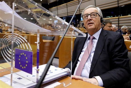 Předseda Evropské komise Jean-Claude Juncker představuje bílou knihu vývoje...