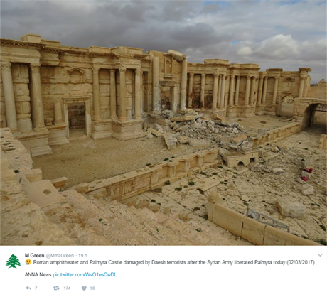 Antický amfiteátr v Palmýe poniený teroristy Islámského státu.