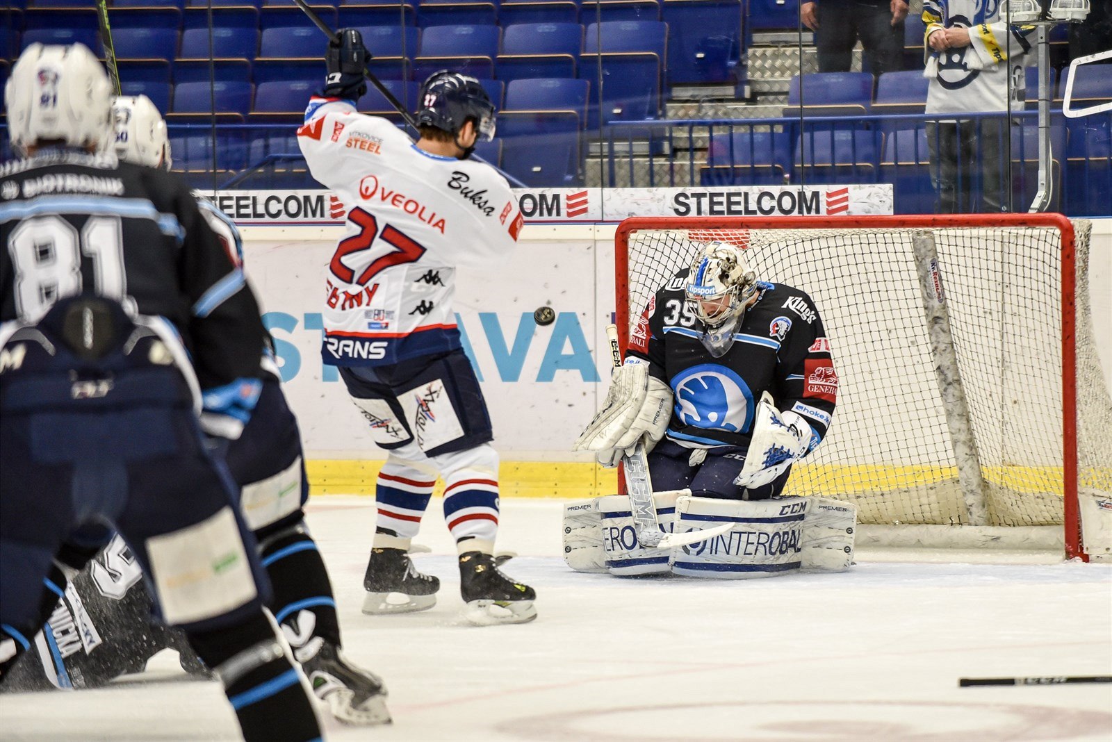 P�edkolo play off hokejové extraligy - Vítkovice vs. Plze�. Vítkovický Yan...