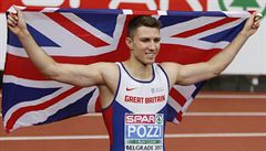 Brit Andy Pozzi slaví halový evropský titul v závodu na 60 metr pekáek.