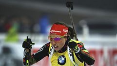 Nmka Laura Dahlmeierová ovládla sobotní biatlonovou stíhaku en v rámci...