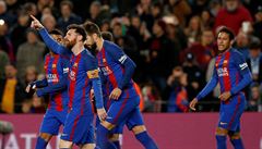 VIDEO: Komedie Barcelona. Sudí pískl nejteatrálnější penaltu v historii