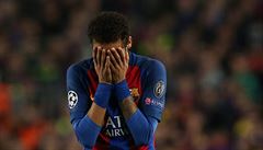 Osmifinále Ligy mistr Barcelona - Paris St. Germain (smutný Neymar)
