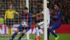 Osmifinále Ligy mistr Barcelona - Paris St. Germain Messi slaví gól)