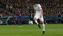 Osmifinále Ligy mistr Barcelona - Paris St. Germain (Cavani stílí gól)