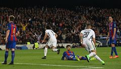 Osmifinále Ligy mistr Barcelona - Paris St. Germain (Cavani slaví gól)