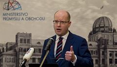 Premiér Bohuslav Sobotka na Ministerstvu průmyslu a obchodu v Praze na tiskové...