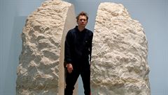 Ze svého kamenného sarkofágu vystoupil pímo ped zástup fotoreportér a...