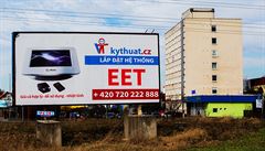 Na billboardu je obrázek kasy EET