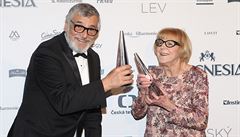 Ji�í Barto�ka a Eva Zaoralová získali �eského lva za mimo�ádný p�ínos �eské...