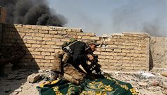 Vojci v Mosulu peili chemick tok. Islamist na n zatoili raketou s chlorem