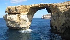 Malta pila o turistick lkadlo. Azurov okno se zhroutilo do moe