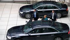 Angela Merkelová odchází poté, co svdila ped parlament vyetovacího výboru...