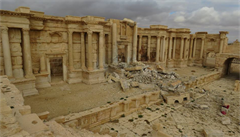 Dal destrukce slavn Palmry. Odnesl to i amfitetr, kde IS popravoval zajatce
