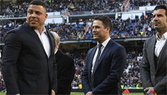 Ronaldo, Michael Owen a Luis Figo (zleva) na setkání vítz Ligy mistr z roku...