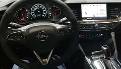 Opel Insignia na autosalonu v �enev�