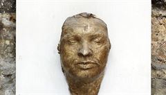 Posmrtná maska, kterou Janu Palachovi odlil Olbram Zoubek.