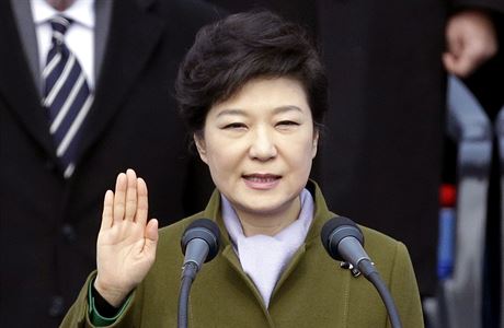 Jihokorejská prezidentka Pak Kun-hje pi skládání svého inauguraního slibu v...