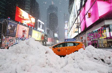 Sníh vude - tak vypadá Times Square.