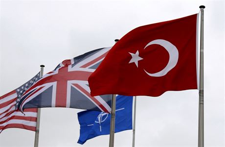 Vlajky NATO, Turecka, Velk Britnie a USA