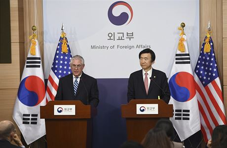 Rex Tillerson a jihokorejsk ministr zahraninch vc Yun Byung-se v na...