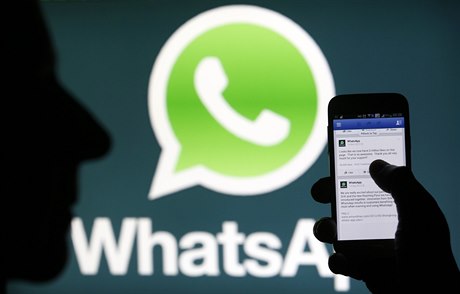 Uivatelé mobilní aplikace WhatsApp nemohou posílat a pijímat zprávy.