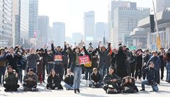 Lidé reagující na výsledek Ústavního soudu