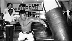 Nick Ut a jeho slavné snímky: nejslavnjí boxer Muhammad Ali trénuje v Tokiu...