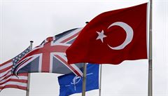 Vlajky NATO, Turecka, Velké Británie a USA