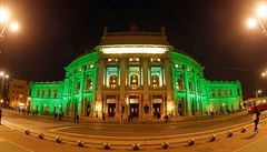 Rakouské národní divadlo Burgtheater bylo na svatého Patrika osvíceno zelen.