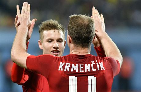 Jankto a Krmeník slaví v zápase s Litvou.