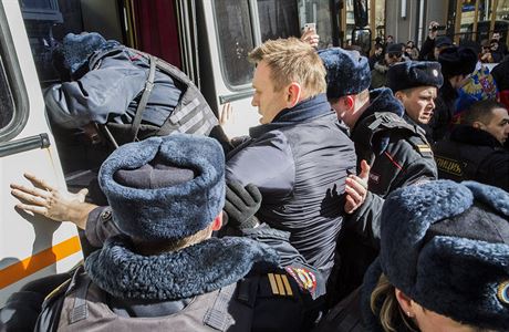 Zatýkání Navalného bhem protest v Moskv.
