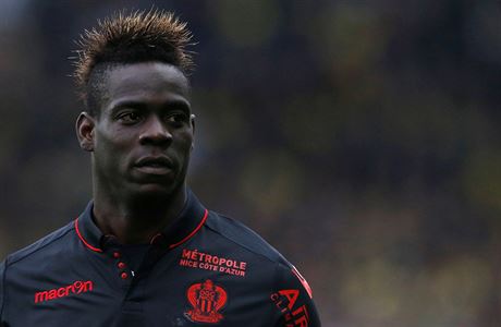 Mario Balotelli je opt v zjmu fotograf kvli dtinskmu chovn.