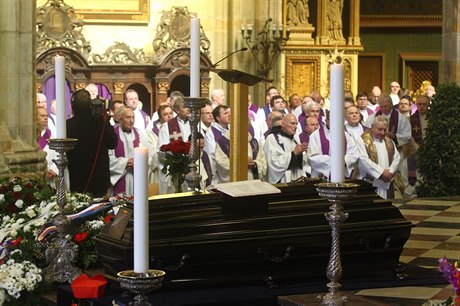 V katedrále sv. Víta na Praském hrad probhla záduní me za zesnulého...