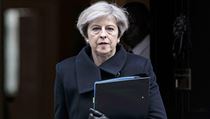 Britsk premirka Theresa Mayov oput Downing Street, aby vystoupila s...