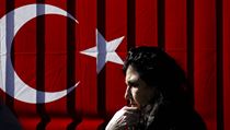 Turci v Nmecku bhem hlasovn o stavnch zmnch.