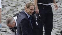 Konzervativec Tobias Ellwood stoj u rannho policisty, jeho ivot se snail...