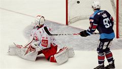 tvrtfinále hokejové extraligy mezi Tincem a Chomutovem, Peter Hamerlík...
