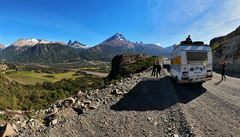 Jako první vyráíme na jih do Patagonie. Slavnou Carreteru Austral táhnoucí se...