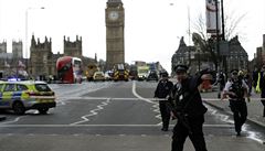 Policie se snaí uzavít a zabezpeit jiní ást Westminsterského mostu.