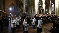 V katedrále sv. Víta na Praském hrad zaala v sobotu po 11:00 záduní me za...