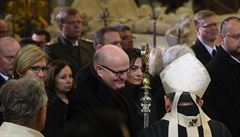 Ministr kultury Daniel Herman na pohbu kardinála Miloslava Vlka.