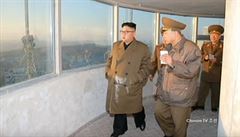 Flek na kabátě ‚zastínil‘ mrakodrap. Kim Čong-un zažil trapas při inspekci stavby