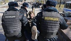 Moskevské divadlo prohledávala policie, umělci protestují
