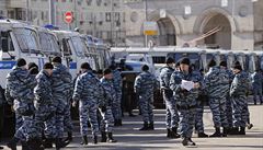 Speciální policejní jednotky se pipravují na demonstranty v Moskv