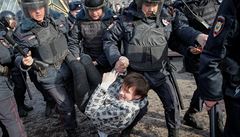 Zatýkání bhem protest v Moskv.