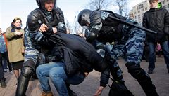 Zásah policie bhem protest v Moskv.